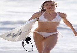 Hot celebrity cameron diaz photos bathing in a tiny bikini